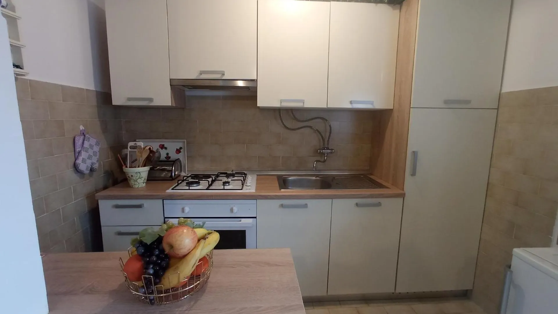 Apartment Marin Kastela 0*,  Croatia